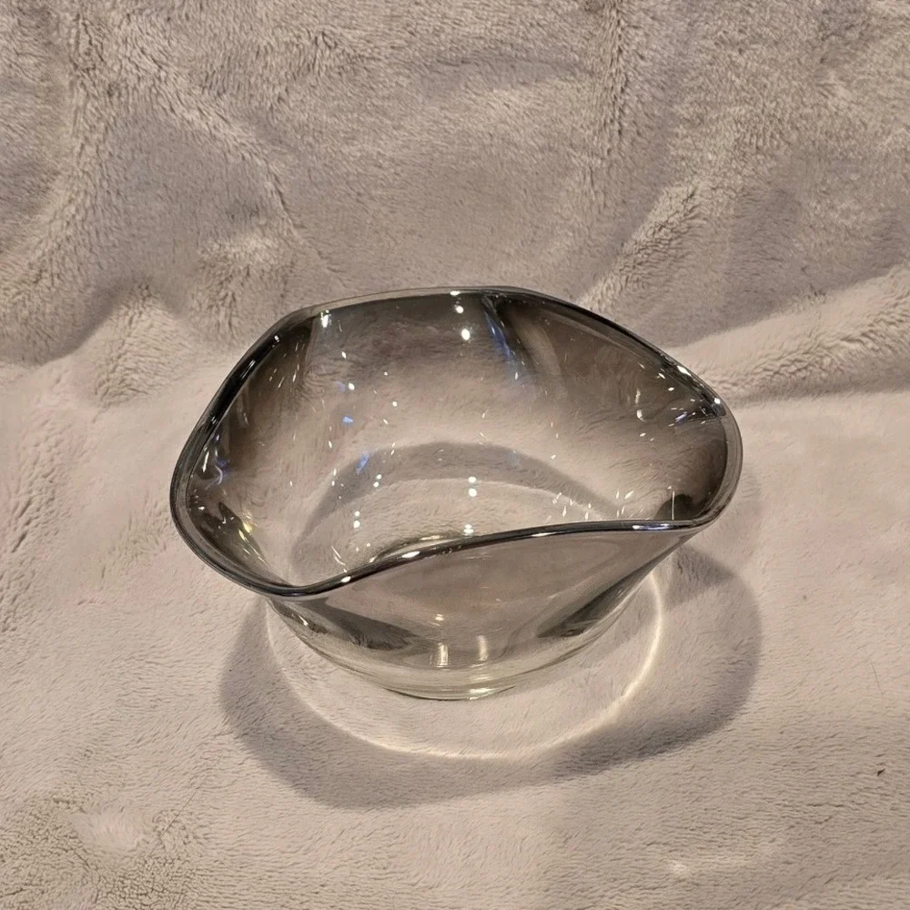 VINTAGE MID-CENTURY DOROTHY THORPE THREE SIDED BOWL WITH SILVER‎ FADE GLASS